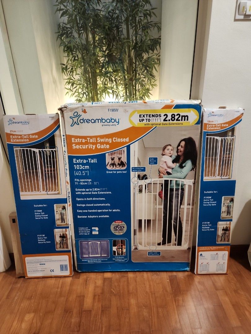 Dreambaby swing closed security sales gate