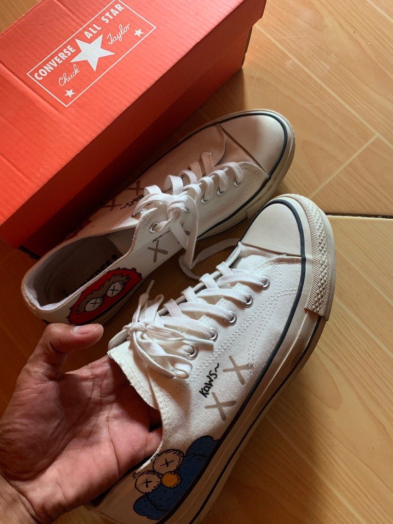 Elmo best sale converse shoes