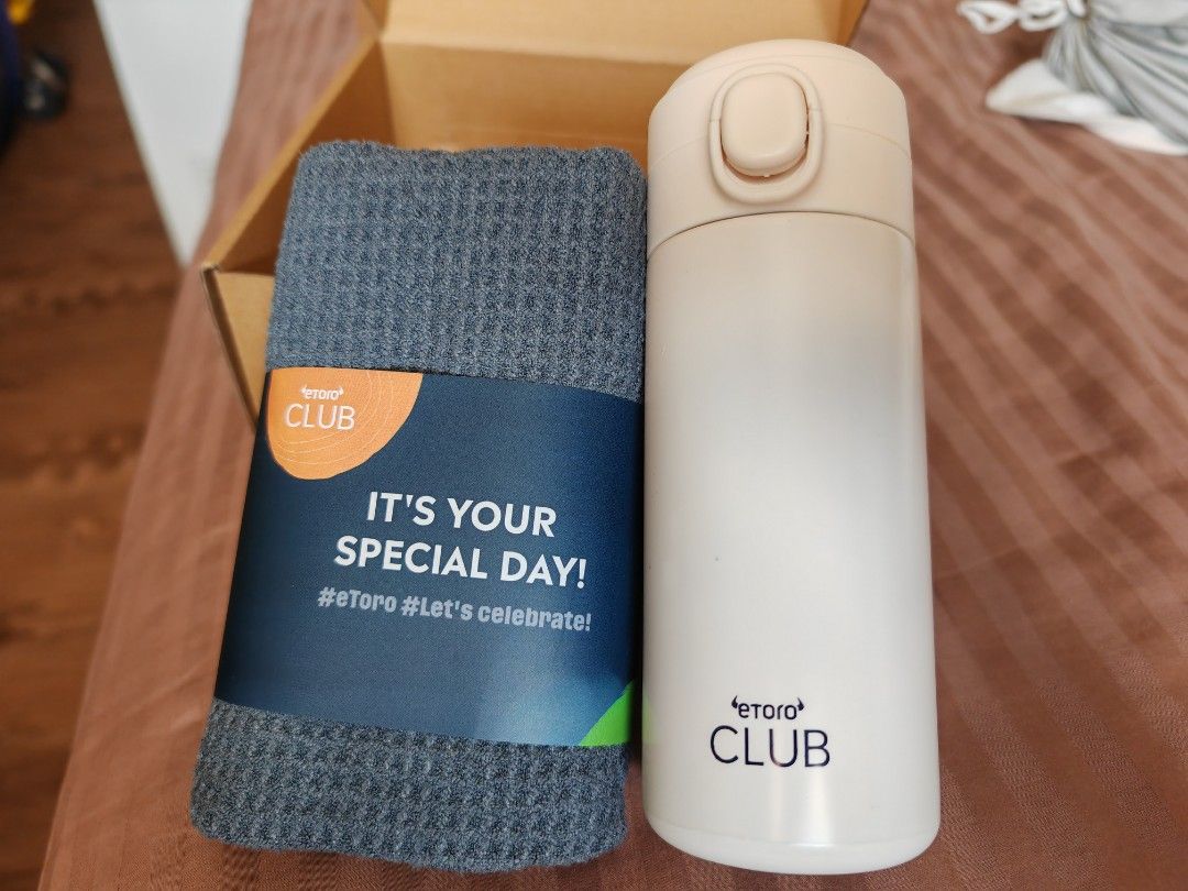 Etoro thermos flask and towel, Furniture & Home Living, Kitchenware &  Tableware, Water Bottles & Tumblers on Carousell