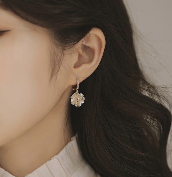 Flower garland earring online