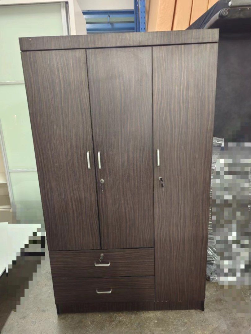 Free delivery 3 door Wardrobe / cupboard , Furniture & Home Living 