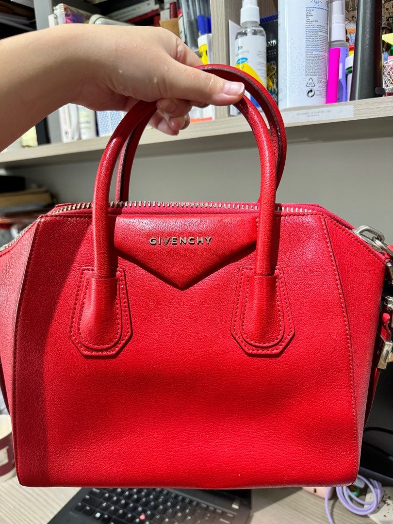 Givenchy Antigona in Medium Red
