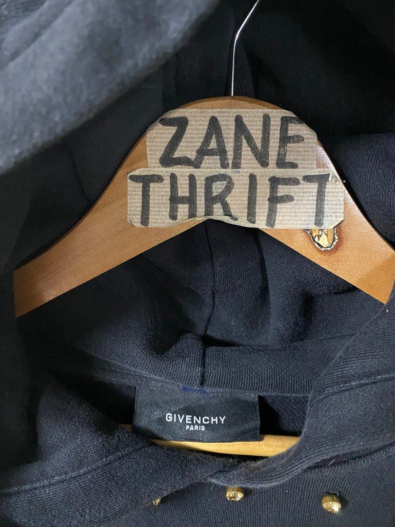 GIVENCY HOODIE (Category: Hoodies) located in Bulacan. Submitted by ZanePatrick (Listing ID 1282302738, Image 2). Description: Excellent Condition Cut washtag.