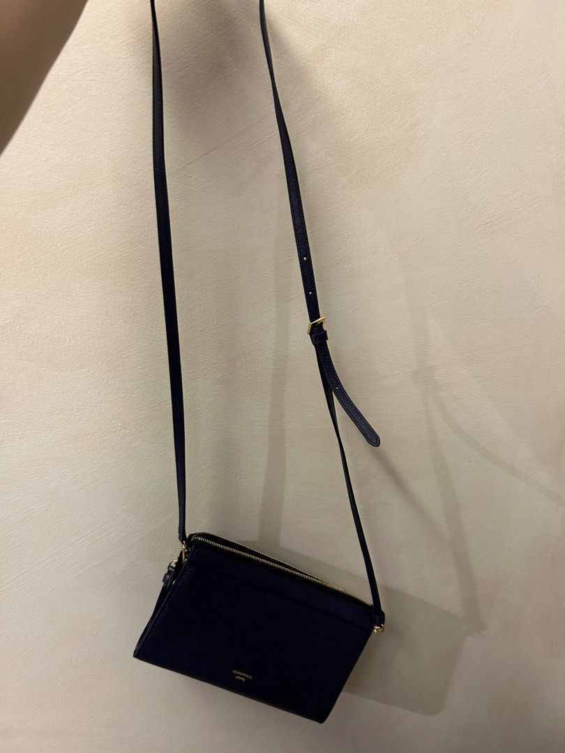 Good as new used once Authentic Beanpole Korea sling bag navy blue leather