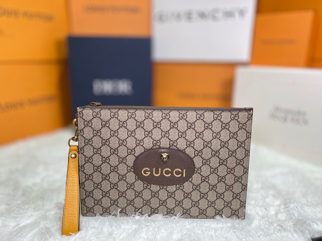 Gucci Neo GG Supreme pouch
