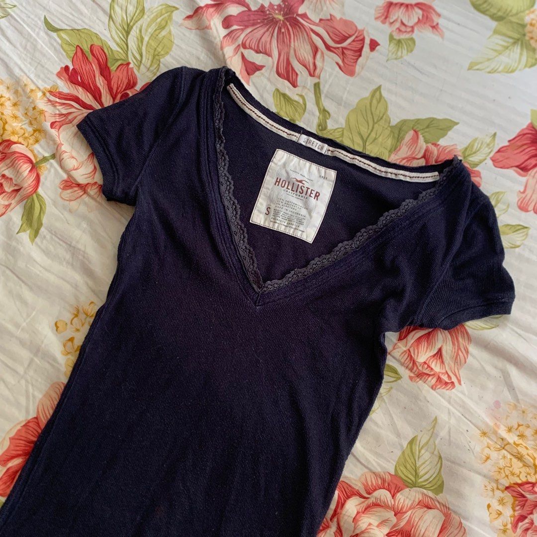 hollister women navy blue floral top size medium