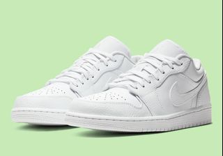Nike air jordan sales 1 triple white