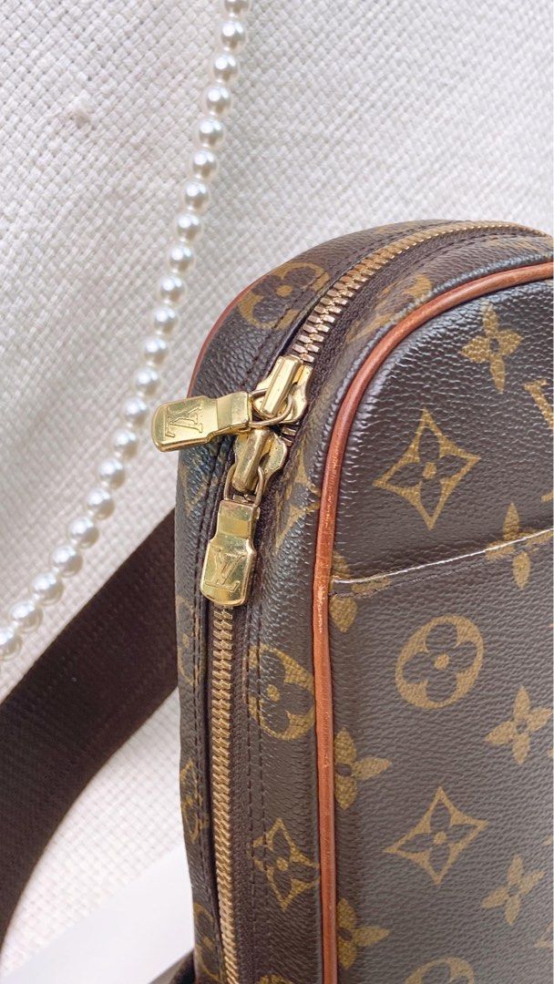 Louis vuitton monogram pochette gange outlet