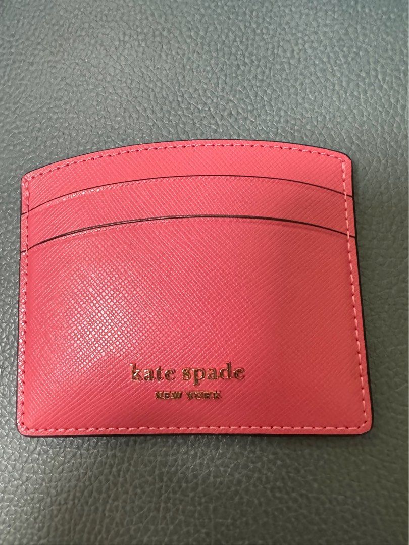 Kate Spade card holder （分類：手袋及銀包）位於 Hong Kong。 由 goodkatkat 提交（商品編號 1282347211，圖片 1）。簡介： 全新，連原裝牛油紙、貼紙及硬皮盒。
