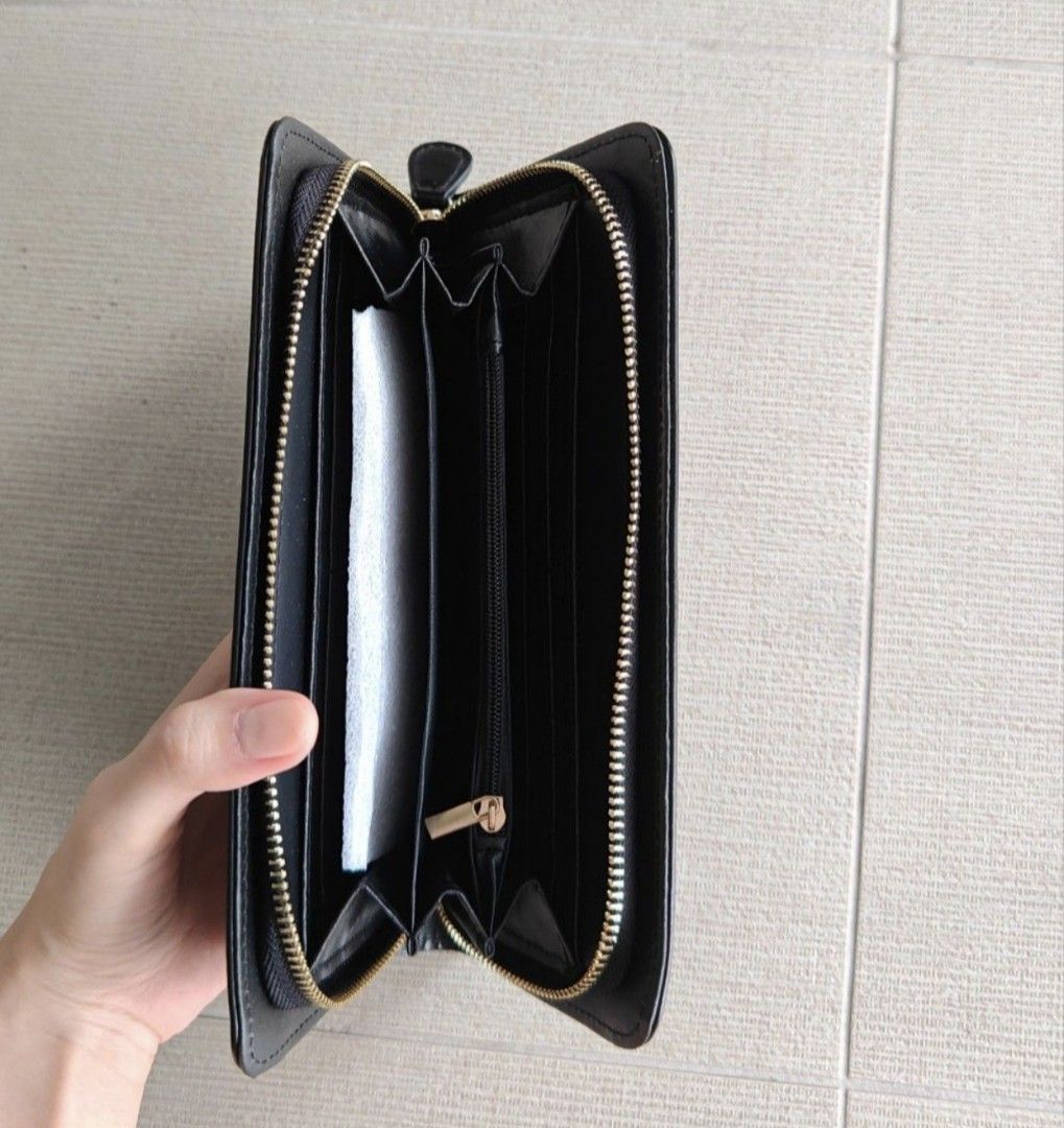 Wallets and clutches clearance