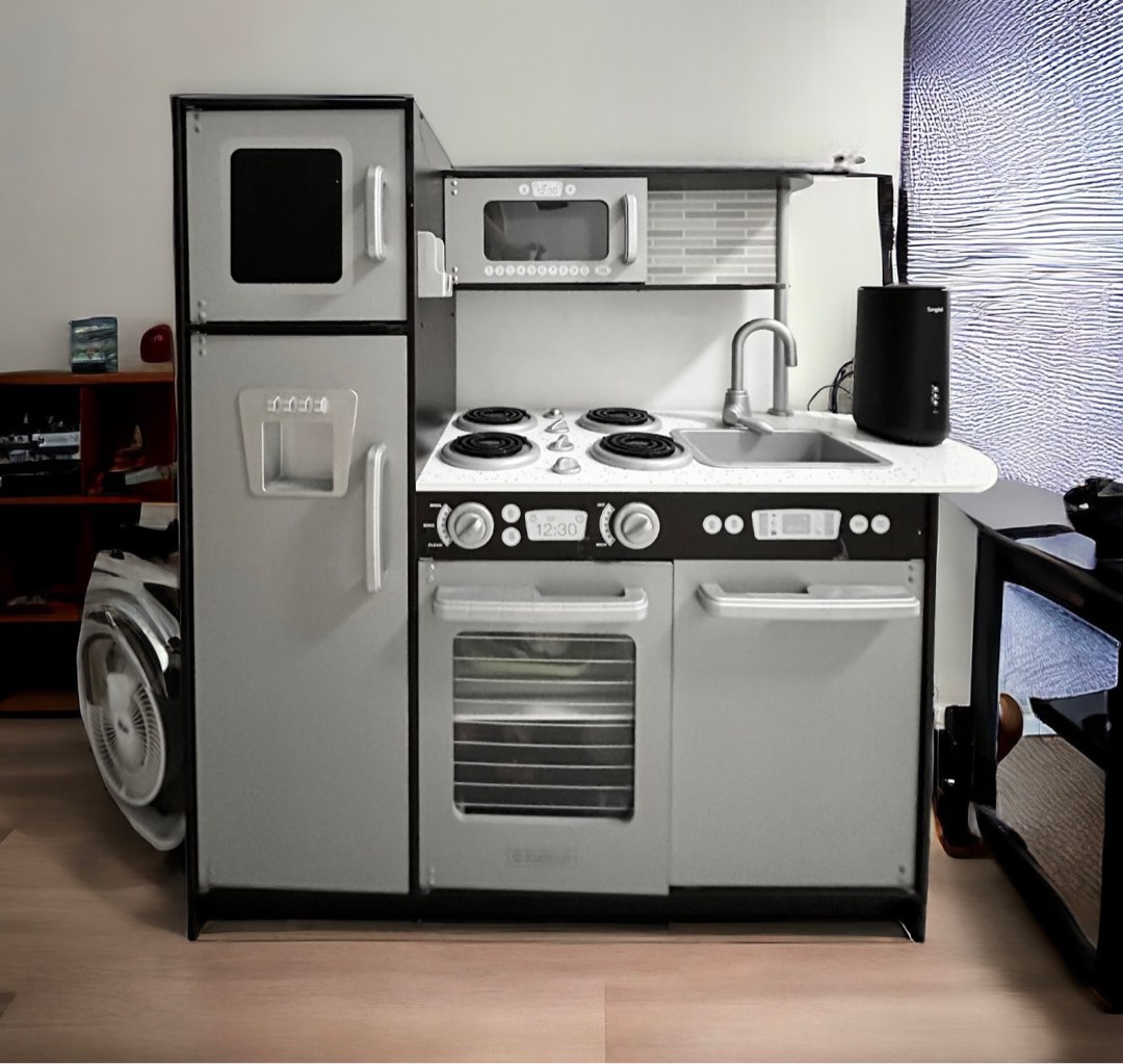 Large play store kitchen