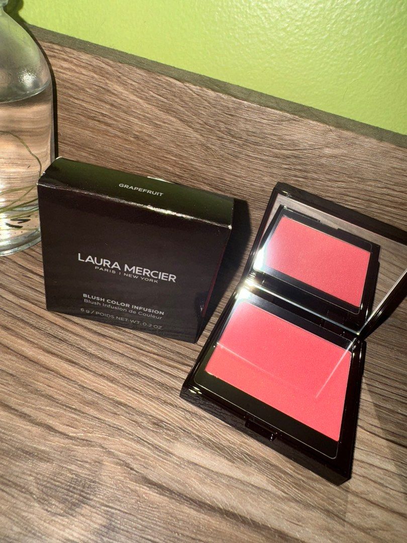 LAURA MERCIER - Powder Infusion (Category: Makeup) located in Quezon City. Submitted by unclutter_ (Listing ID 1282322120, Image 1). Description: Shade: Grapefuit 1 pc.