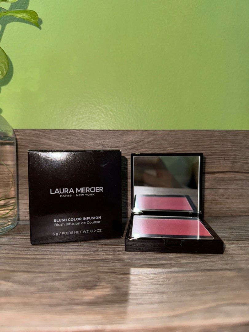 LAURA MERCIER - Powder Infusion (Category: Makeup) located in Quezon City. Submitted by unclutter_ (Listing ID 1282322120, Image 2). Description: Shade: Grapefuit 1 pc.