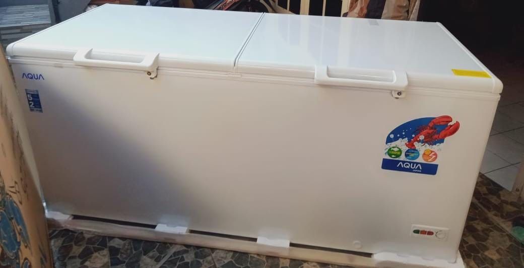 Lemari pembeku chest freezer merk AQUA