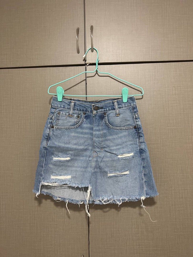 Levi's ripped skirt on sale