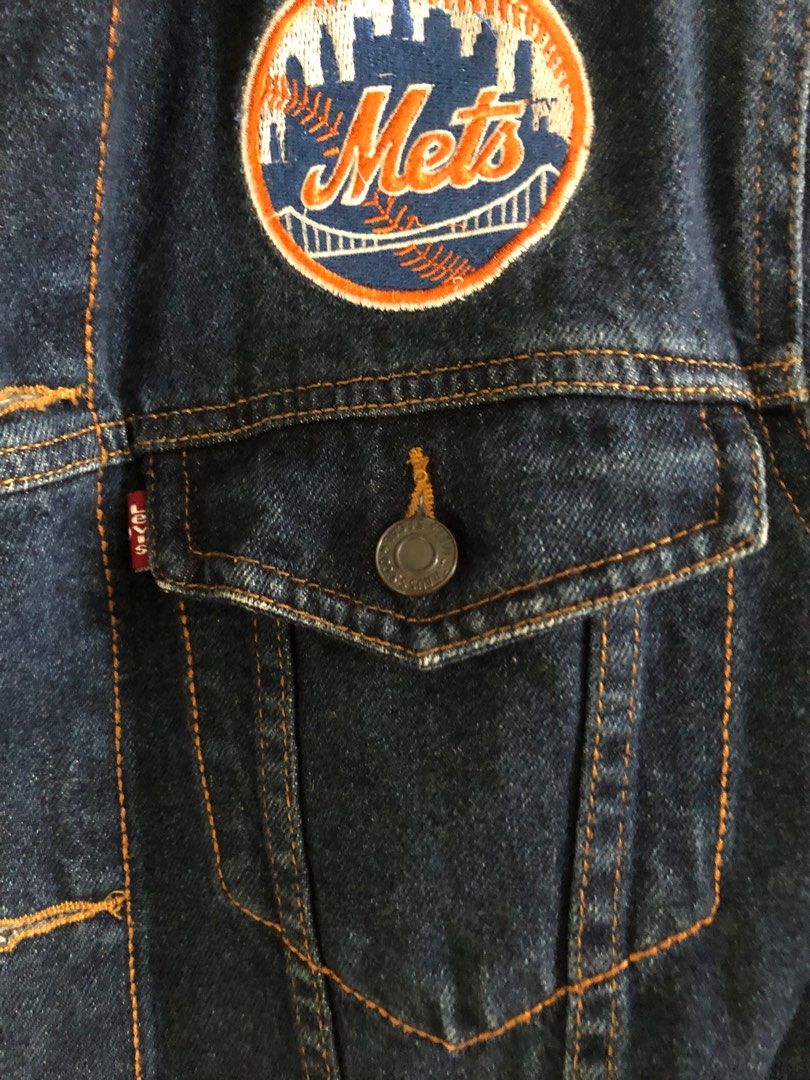 Levis mets jacket store