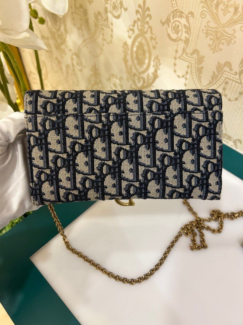 Dior saddle bag wallet 2025 on chain
