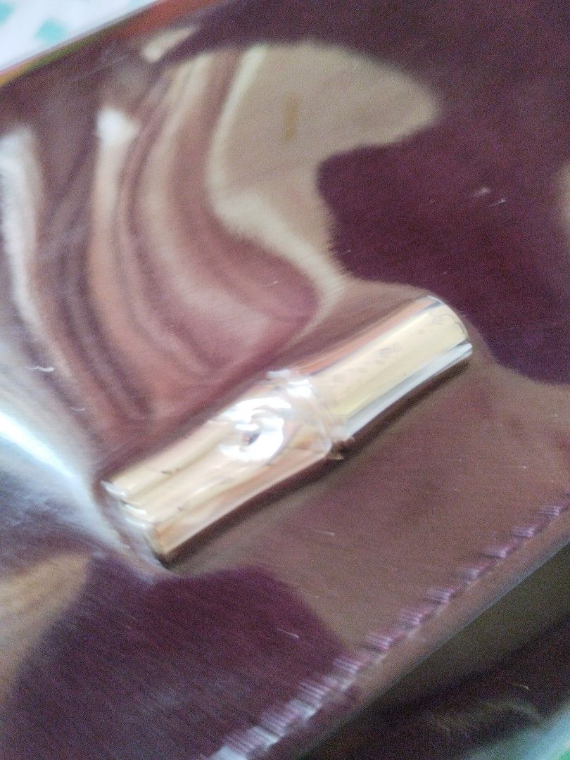 Longchamp Pochette patent leather bag (Category: Luxury Bags & Wallets) located in Santa Rosa. Submitted by leShoppe (Listing ID 1282245685, Image 3). Description: honest issue malagkit un feel Ng patent.kayo na bahala. authentic.