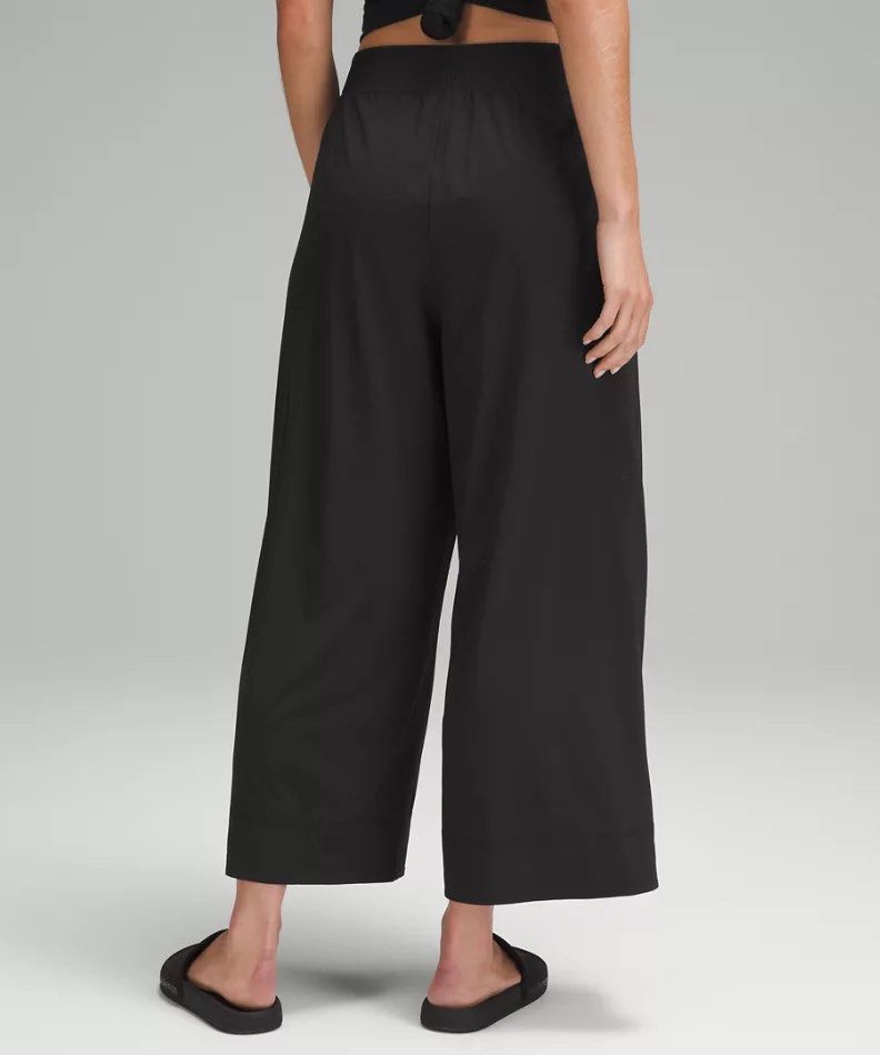 Lululemon Stretch Woven High-Rise Wide-Leg Cropped Pant, Women's Fashion,  Activewear on Carousell