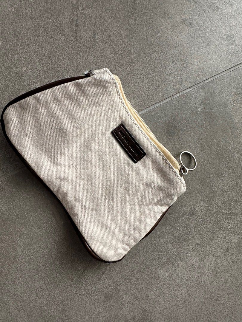 Small pouch shop of coins