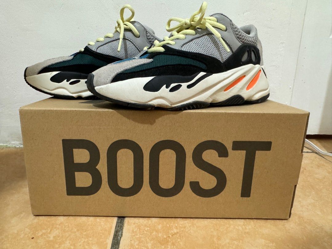 Yeezy 700 sale mint