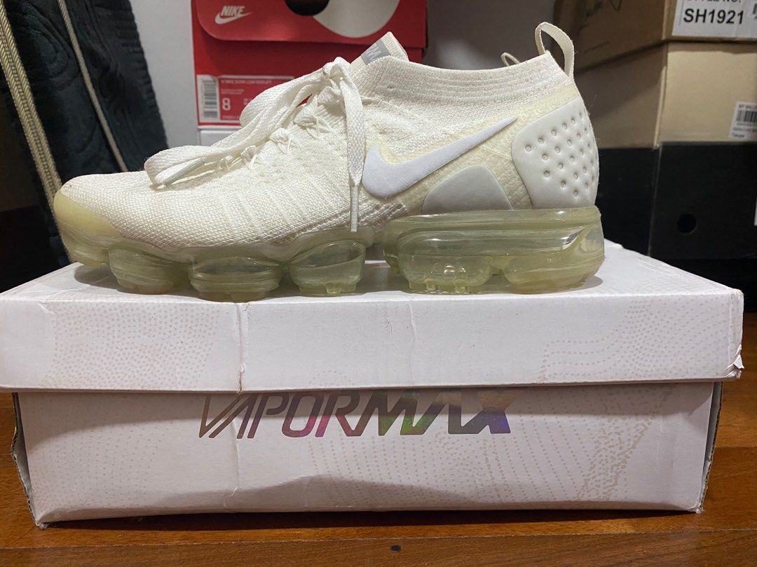 Nike vapormax flyknit hot sale 2 white and gold