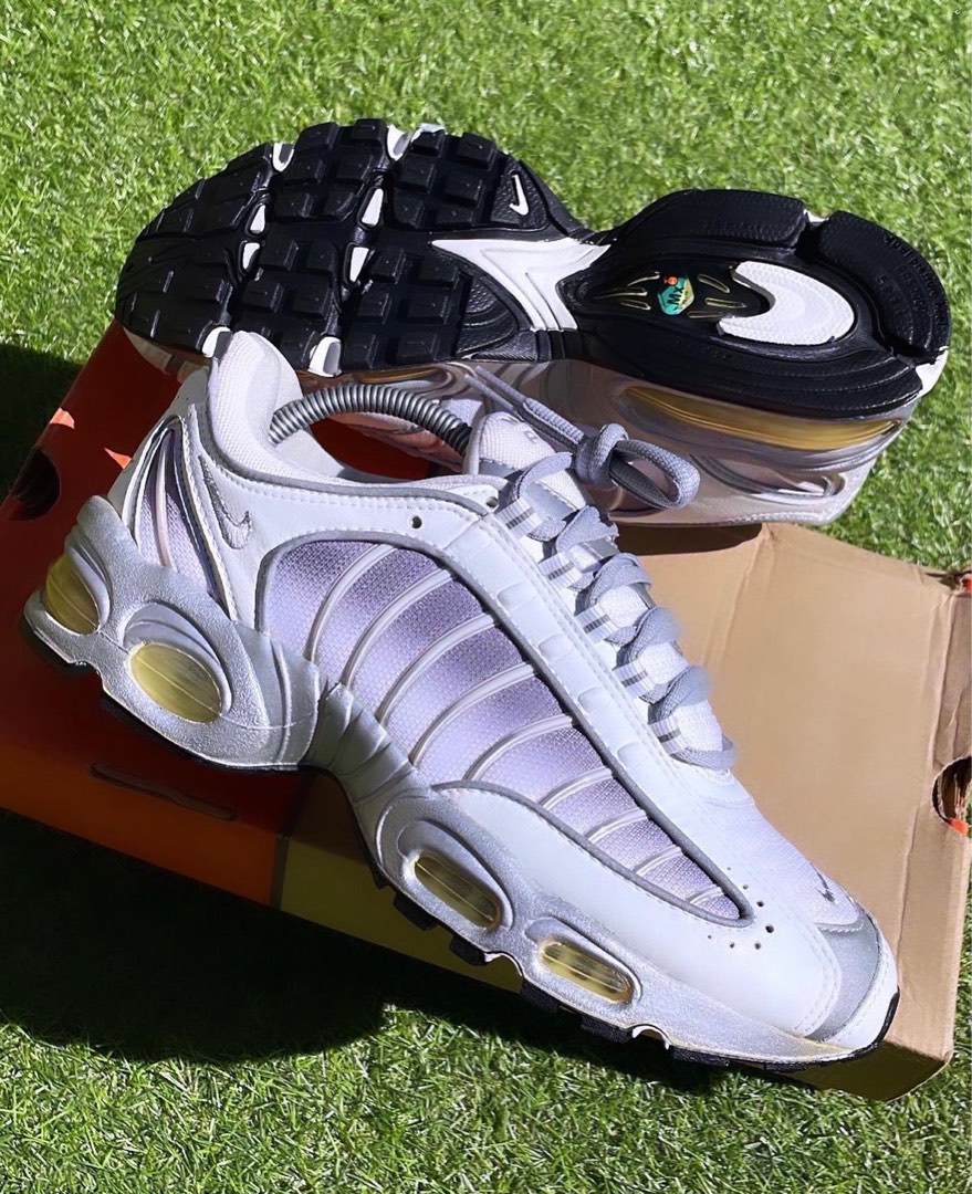 Nike deals tailwind 2000