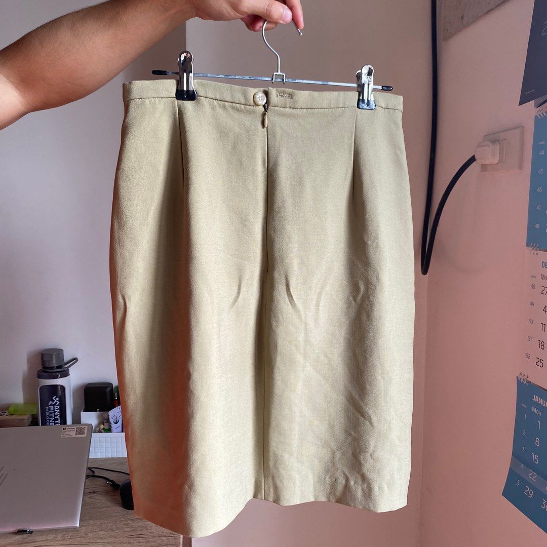 Nude/Beige Skirt (Category: Skirts) located in Manila. Submitted by bdgdeclutters (Listing ID 1282307535, Image 2). Description: Perfect for office.