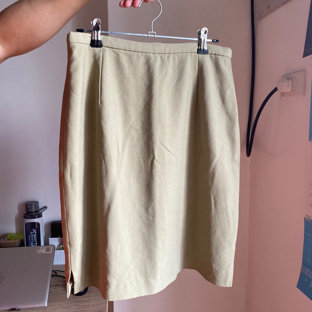 Nude/Beige Skirt (Category: Skirts) located in Manila. Submitted by bdgdeclutters (Listing ID 1282307535, Image 1). Description: Perfect for office.