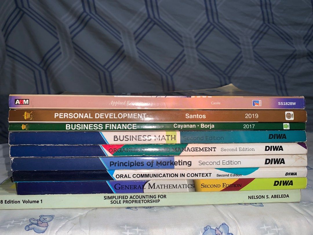 ORAL COMMUNICATION BOOK (Category: Textbooks) located in Pasig City. Submitted by caramelsundaee (Listing ID 1282295109, Image 2). Description: Hello, selling my SHS books gr 11-12 some books have minimal dents and mark of usage. ✨ Applied Economics - ₱300 ✨ Business Finance - ₱250 ✨ Business Math - ₱300 ✨ Organization and Management - ₱250 ✨ Principles of Marketing - ₱300 ✨ FABM 1 (simplified accounting for sole proprietorship) - ₱ 250 ✨ Oral Co