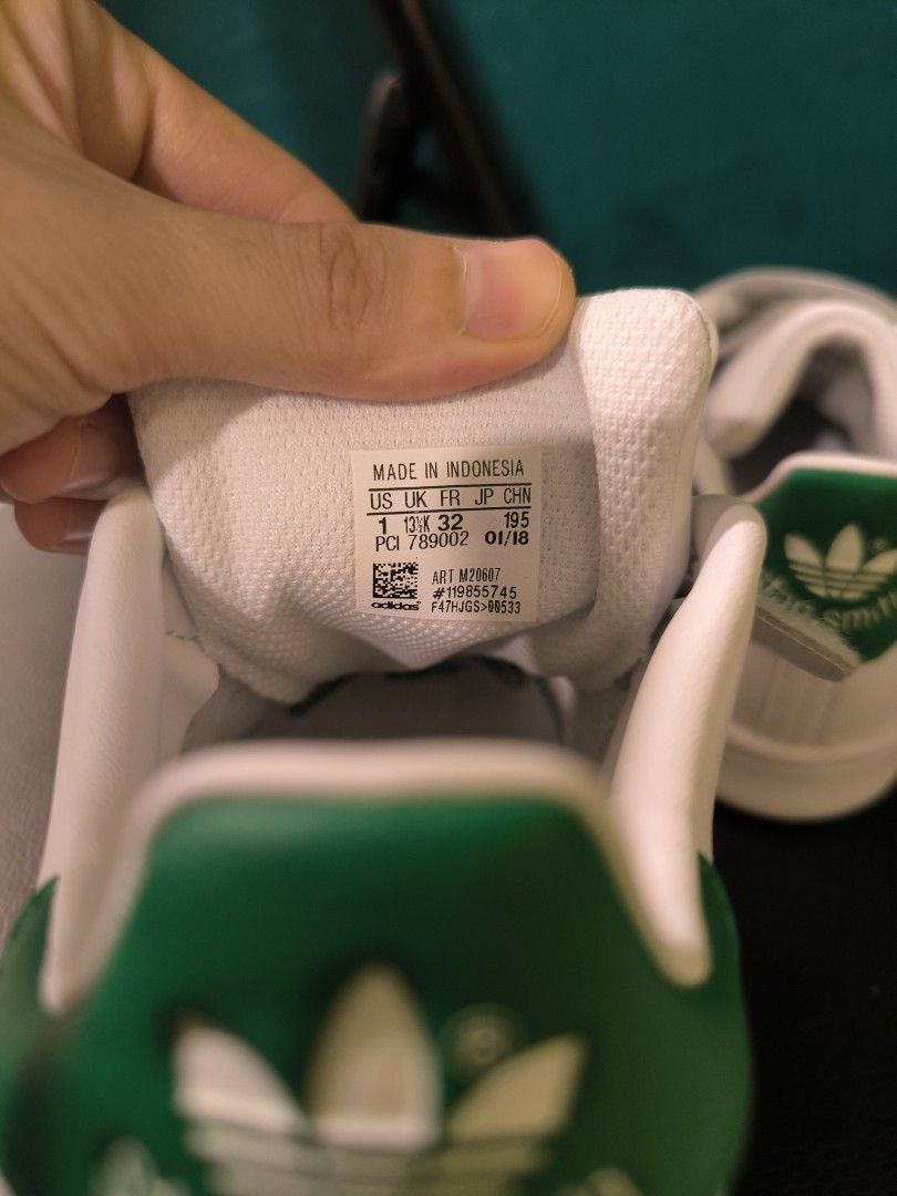Original Adidas Stan Smith Kids us 1 uk 13.5 fr 32 age 6 to 8 estimation