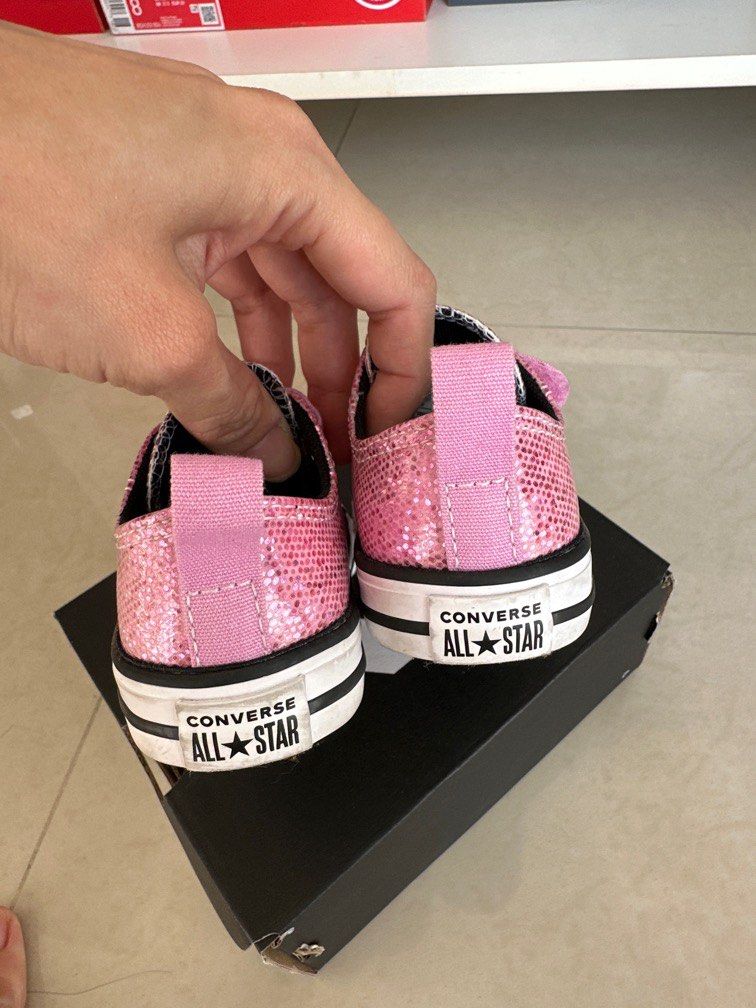 Pink sparkle chuck taylors cheap