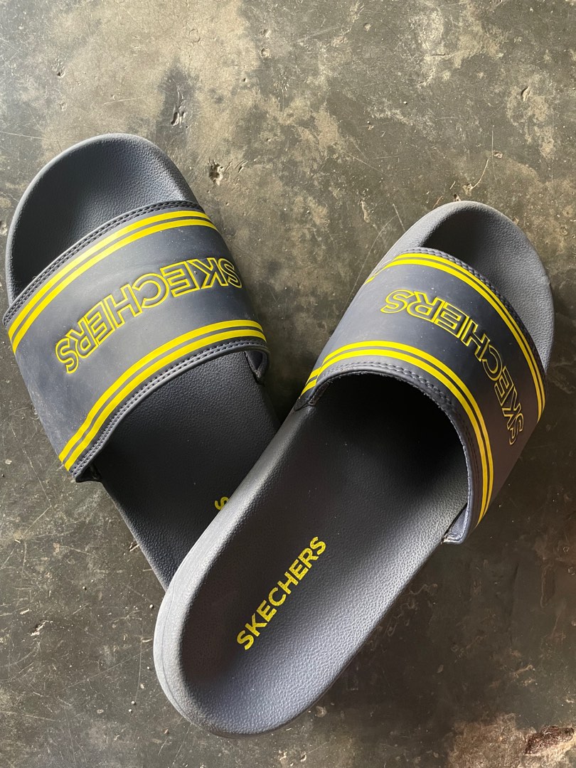 Skechers store pool sliders