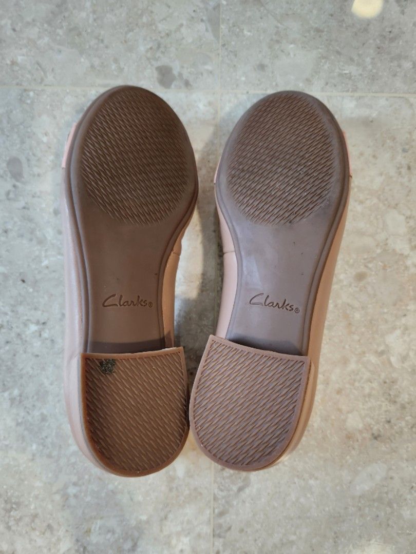Clarks cushion heels discount