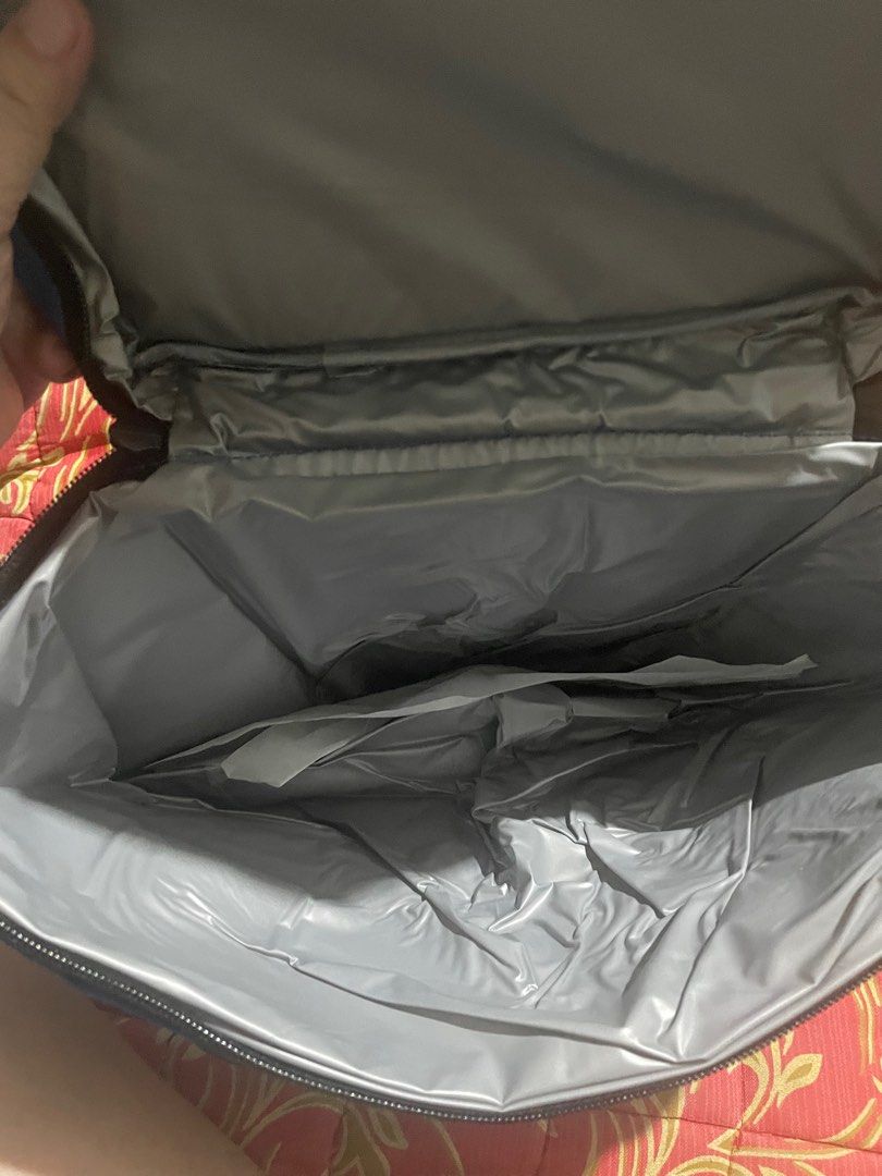 Portable Cooler Bag (Category: Food Organization & Storage) located in Quezon City. Submitted by melalog (Listing ID 1282281737, Image 3). Description: For sale is a portable cooler bag. Brand new never used. Selling for 400 plus shipping. Pm if interested.