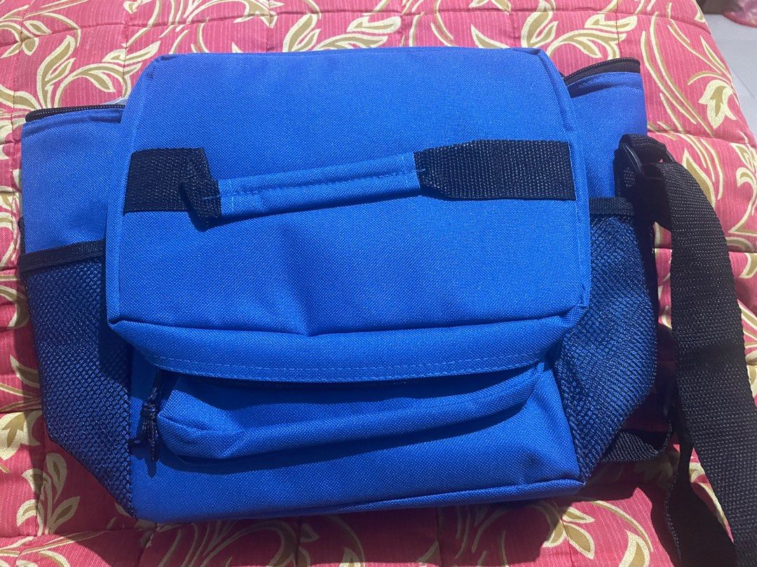 Portable Cooler Bag (Category: Food Organization & Storage) located in Quezon City. Submitted by melalog (Listing ID 1282281737, Image 1). Description: For sale is a portable cooler bag. Brand new never used. Selling for 400 plus shipping. Pm if interested.