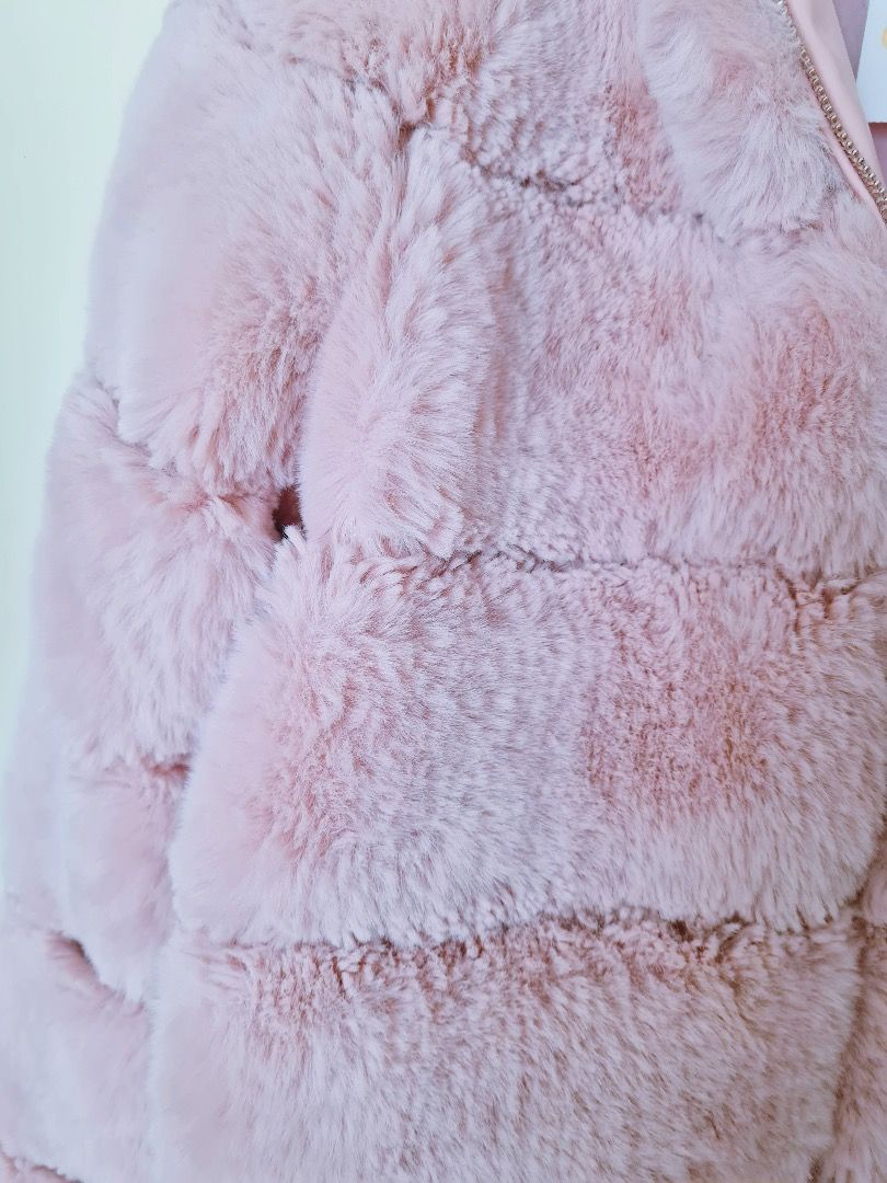 POSH Brand New Pink Fluffy Furry Winter Jacket Women s Fashion