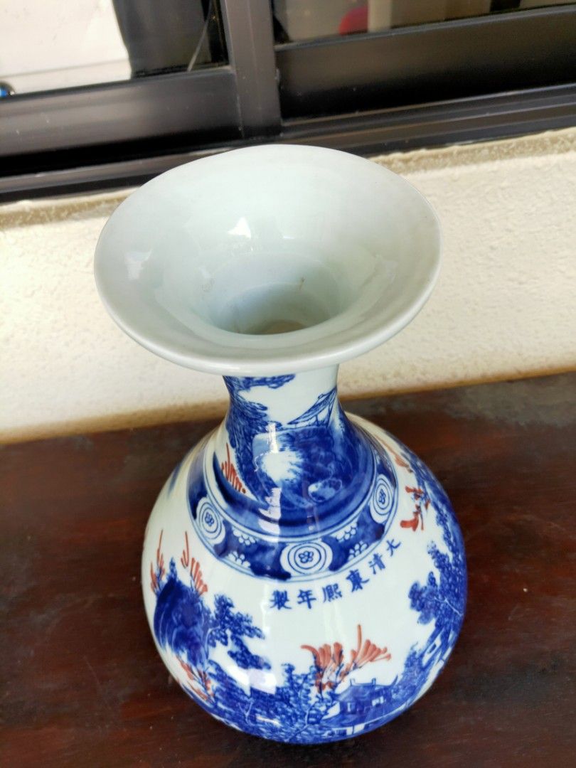 Qing dynasty Kangxi Mark Special B n W vase. 大清康熙貢瓷翠毛蓝玉 