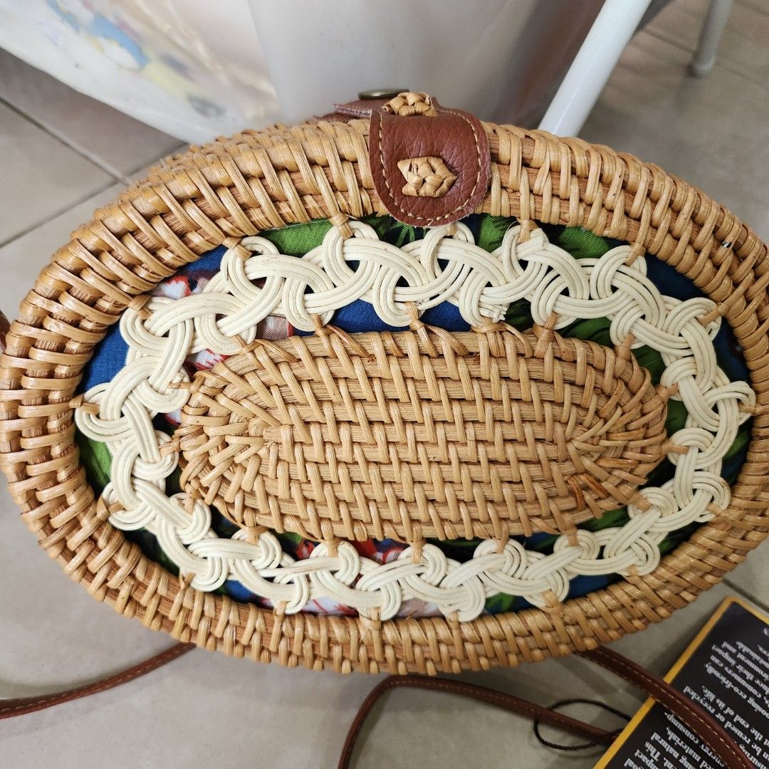 Rattan sling outlet bag