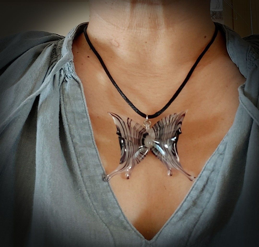 Glass statement necklace online