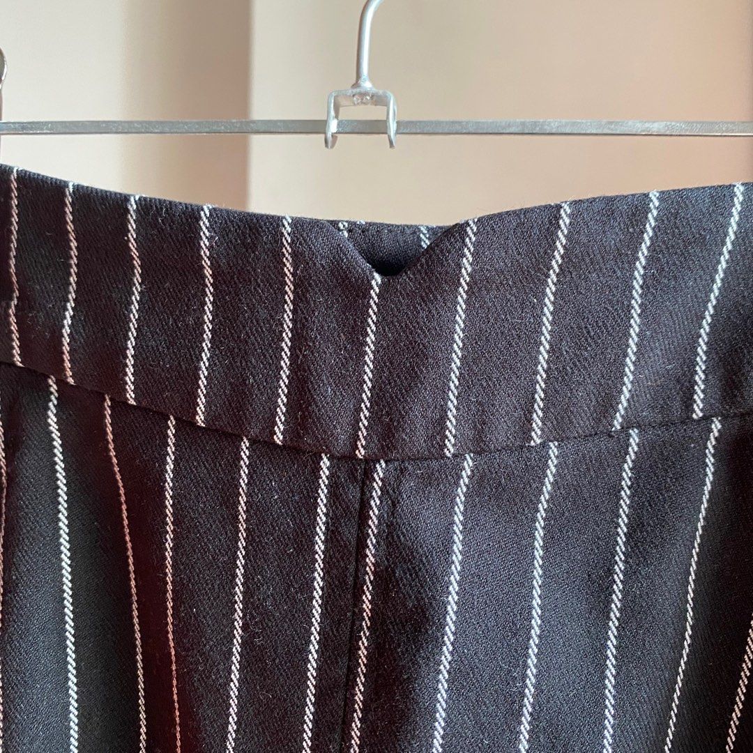 Striped Black Pencil Skirt (Category: Skirts) located in Manila. Submitted by bdgdeclutters (Listing ID 1282304380, Image 3). Description: Small Perfect for offiice outfits and formal occasions .