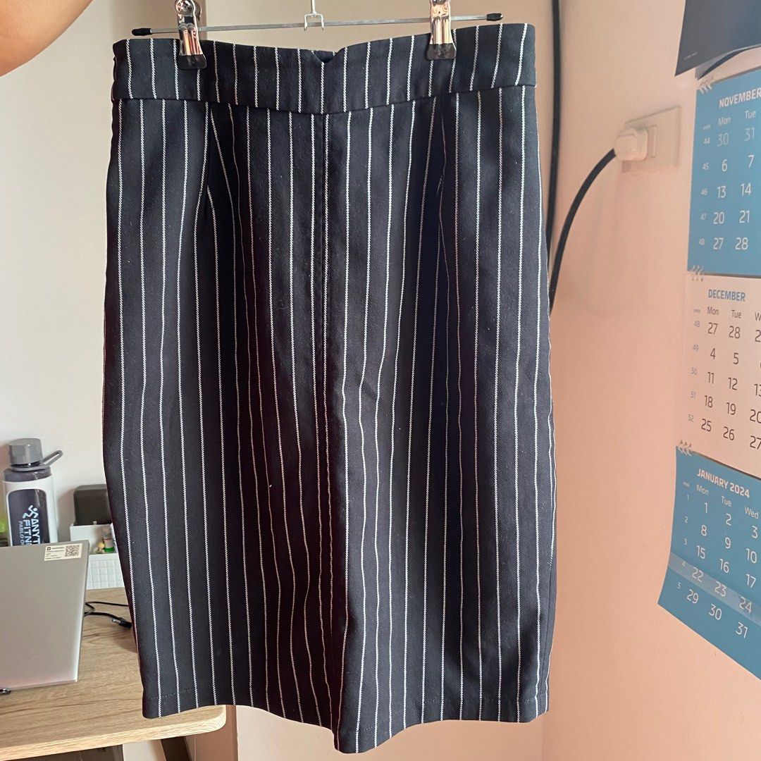 Striped Black Pencil Skirt (Category: Skirts) located in Manila. Submitted by bdgdeclutters (Listing ID 1282304380, Image 1). Description: Small Perfect for offiice outfits and formal occasions .