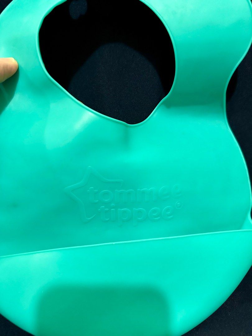 Tommee Tippee bottle and Bib (Category: Breastfeeding & Bottle Feeding) located in Angeles City. Submitted by aleigh (Listing ID 1282189007, Image 3). Description: Brand new Tommee Tippee feeding bottle 340 ml/12oz nipple: 3m+ Preloved Tommee Tippee Bib color: teal green.