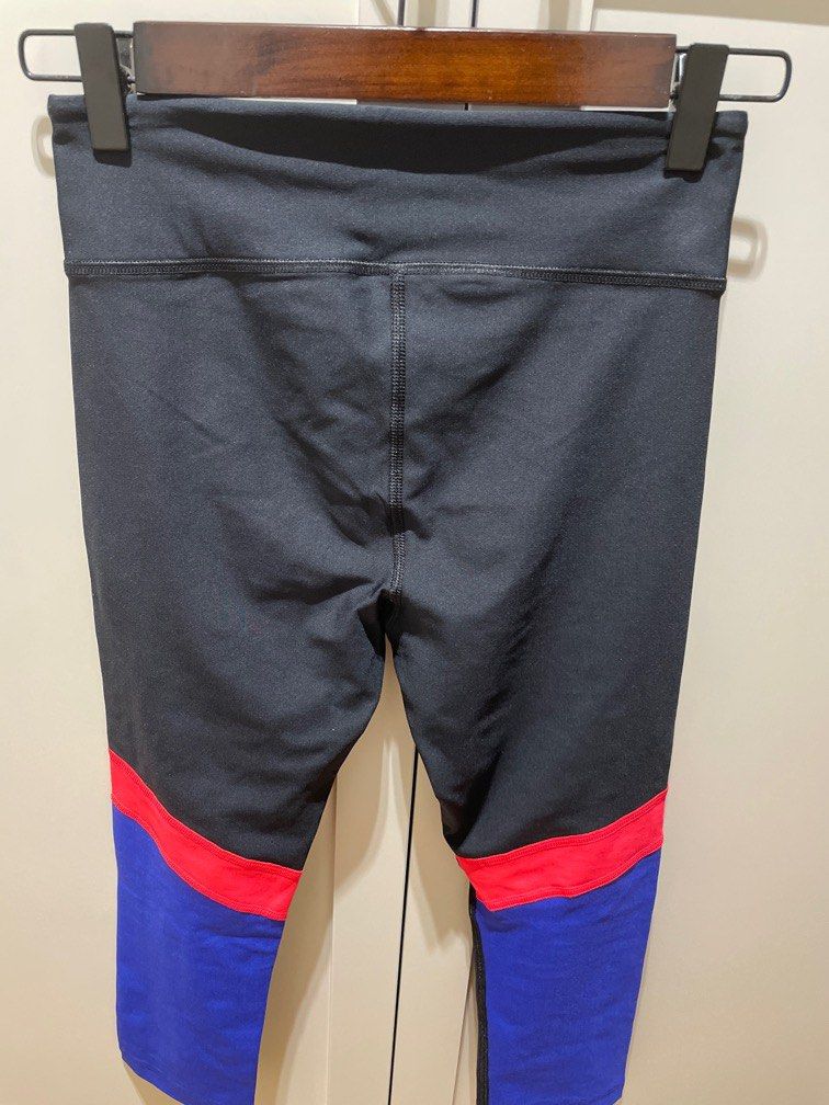 Under armour women short tights (S), Women's Fashion, Activewear on  Carousell