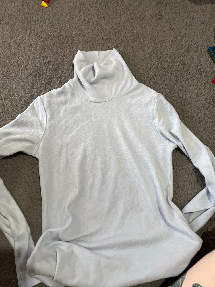 Uniqlo turtleneck fleece top Women s Fashion Tops Longsleeves