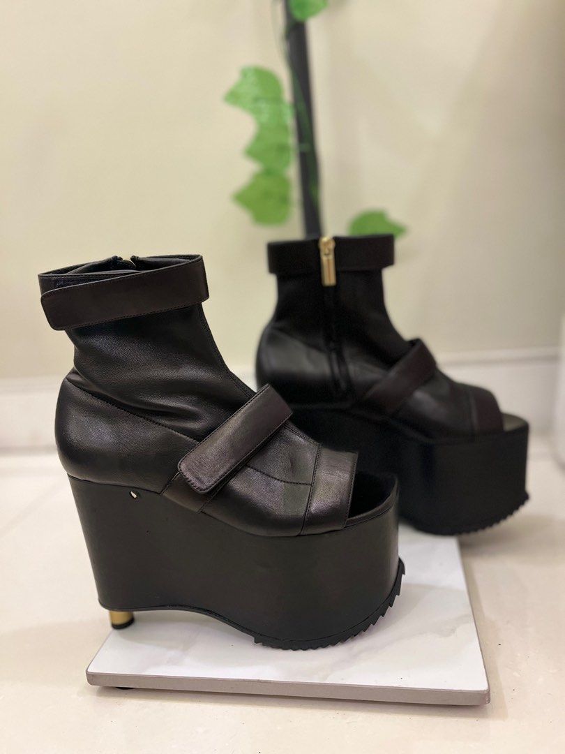 Vera wang cheap wedge boots