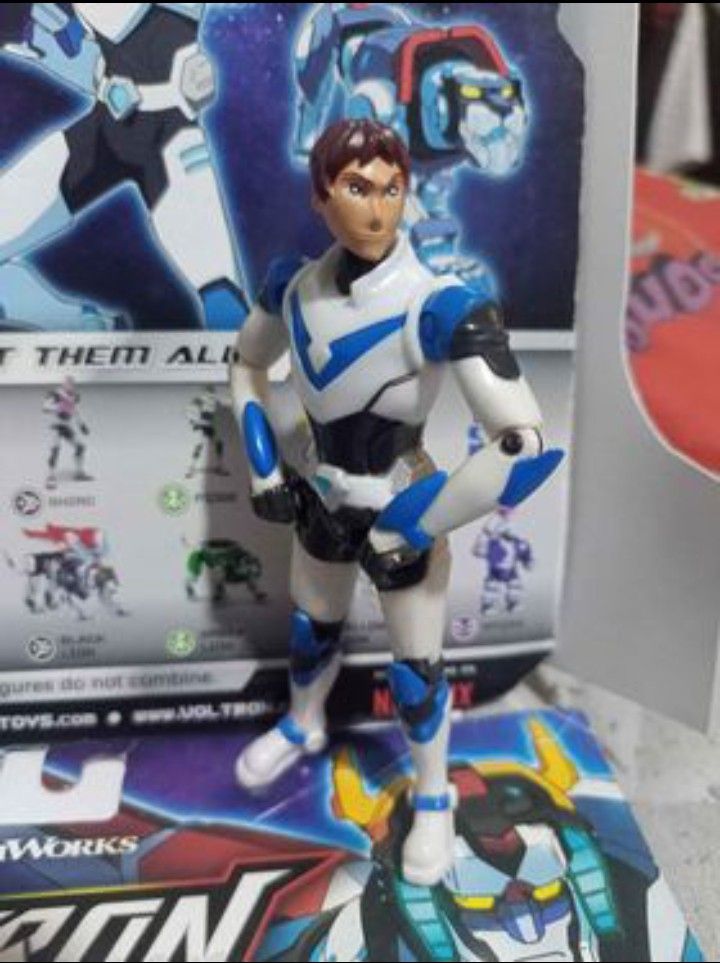 Voltron Netflix Legacy pilot only set figure (Category: Figurines & Statues) located in Caloocan City. Submitted by keziahpauline1008-22988 (Listing ID 1282225925, Image 3). Description: pilot set only, no accessories included what you see is what you get some joints maybe loose.