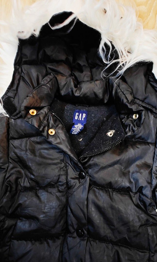 Winter Jacket (Category: Babies & Kids Fashion) located in Singapore. Submitted by mesimply (Listing ID 1282314692, Image 2). Description: Do look at the description on the photo for the measurements. Worn only for a trip to Japan in 2024. Sent for dry cleaning. Selling cheap, As-it-is item..