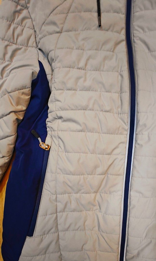 Winter jacket (Category: Coats, Jackets and Outerwear) located in Singapore. Submitted by mesimply (Listing ID 1282315864, Image 2). Description: Do look at the description on the photo for an exact measurements. Worn only for a trip to Japan in 2024. Sent for dry cleaning. Selling cheap, As-it-is item..