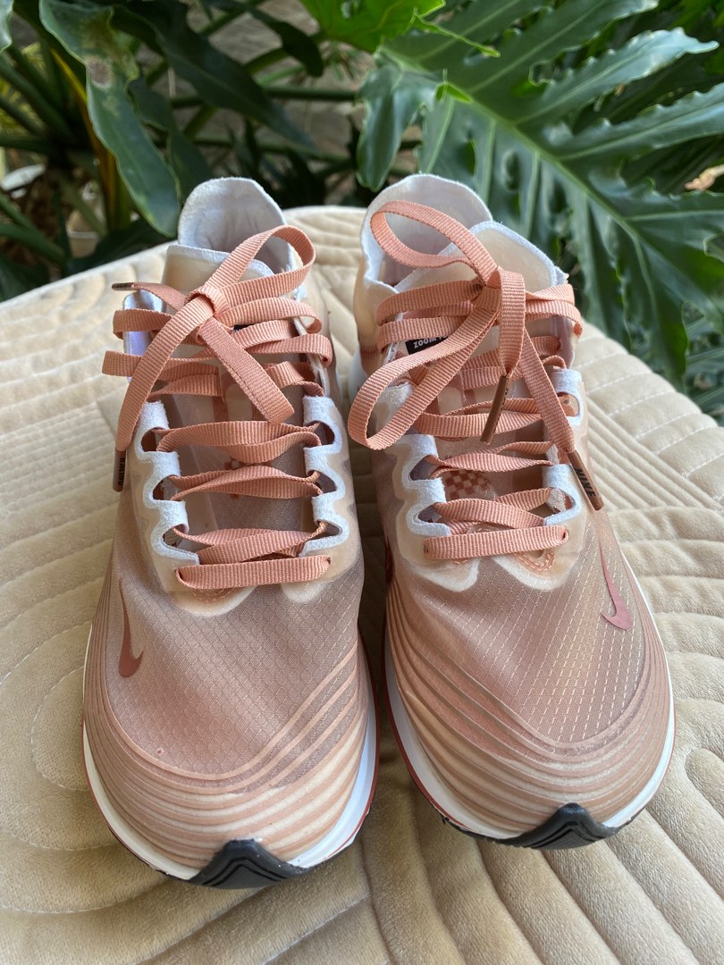 Wmns nike zoom fly sp deals